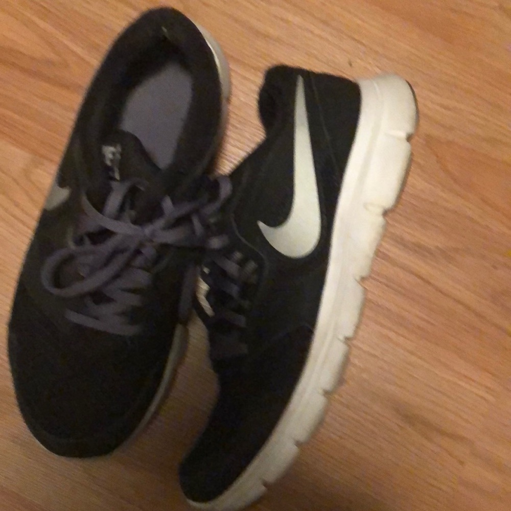 Nike tennis shoes